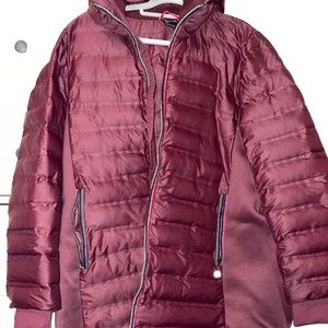 Womens GAP athletics burgundy coat with thumb holes.